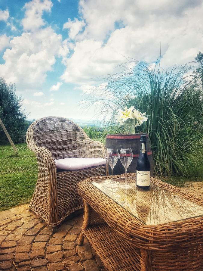 Number 10 Locanda B&B Belvedere Langhe Bagian luar foto