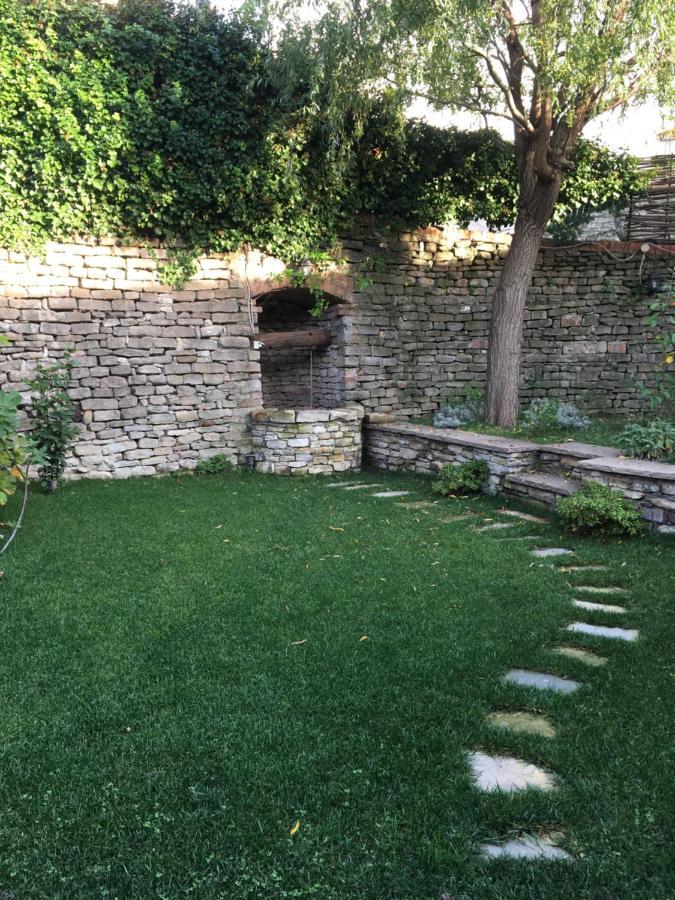 Number 10 Locanda B&B Belvedere Langhe Bagian luar foto