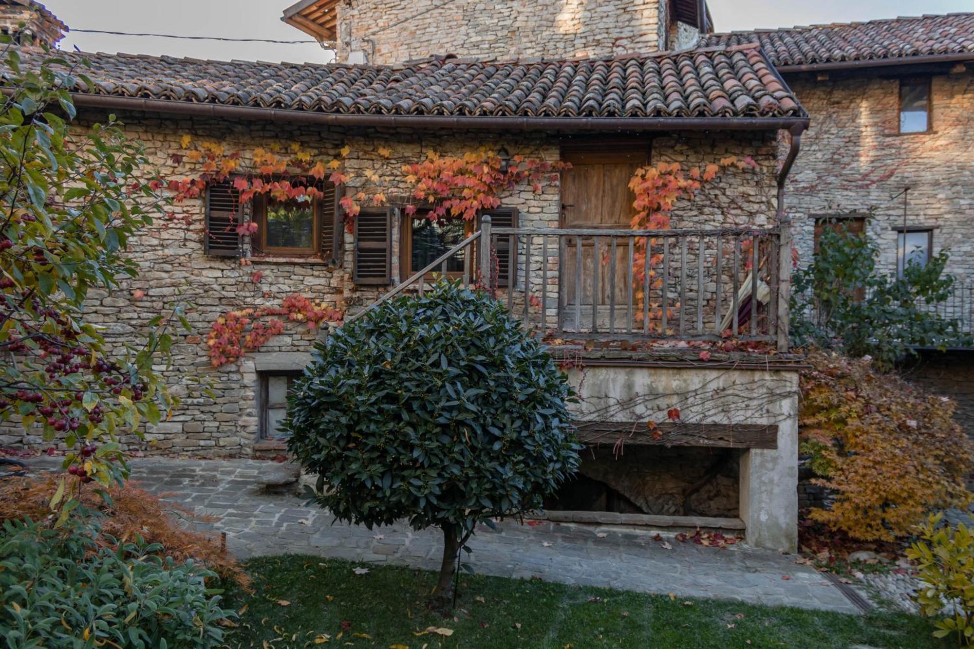 Number 10 Locanda B&B Belvedere Langhe Bagian luar foto