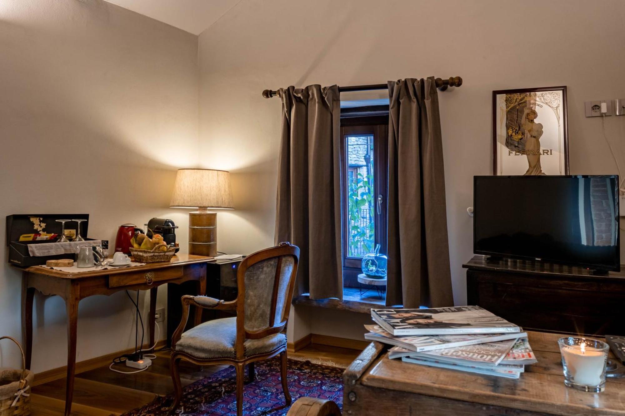 Number 10 Locanda B&B Belvedere Langhe Bagian luar foto