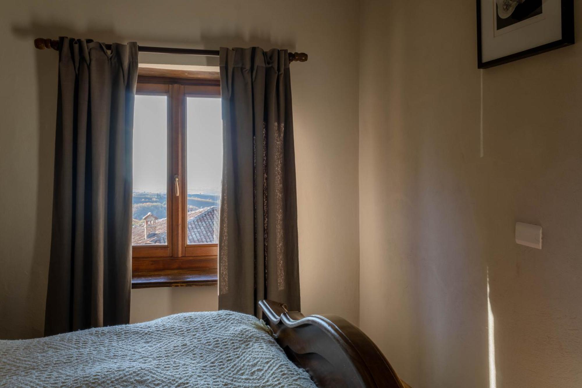 Number 10 Locanda B&B Belvedere Langhe Bagian luar foto